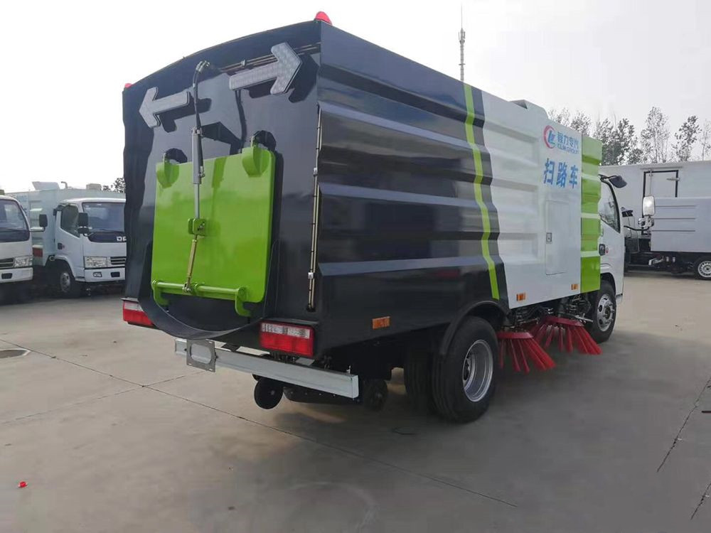 國六東風(fēng)小多利卡掃路車（5.5立方）