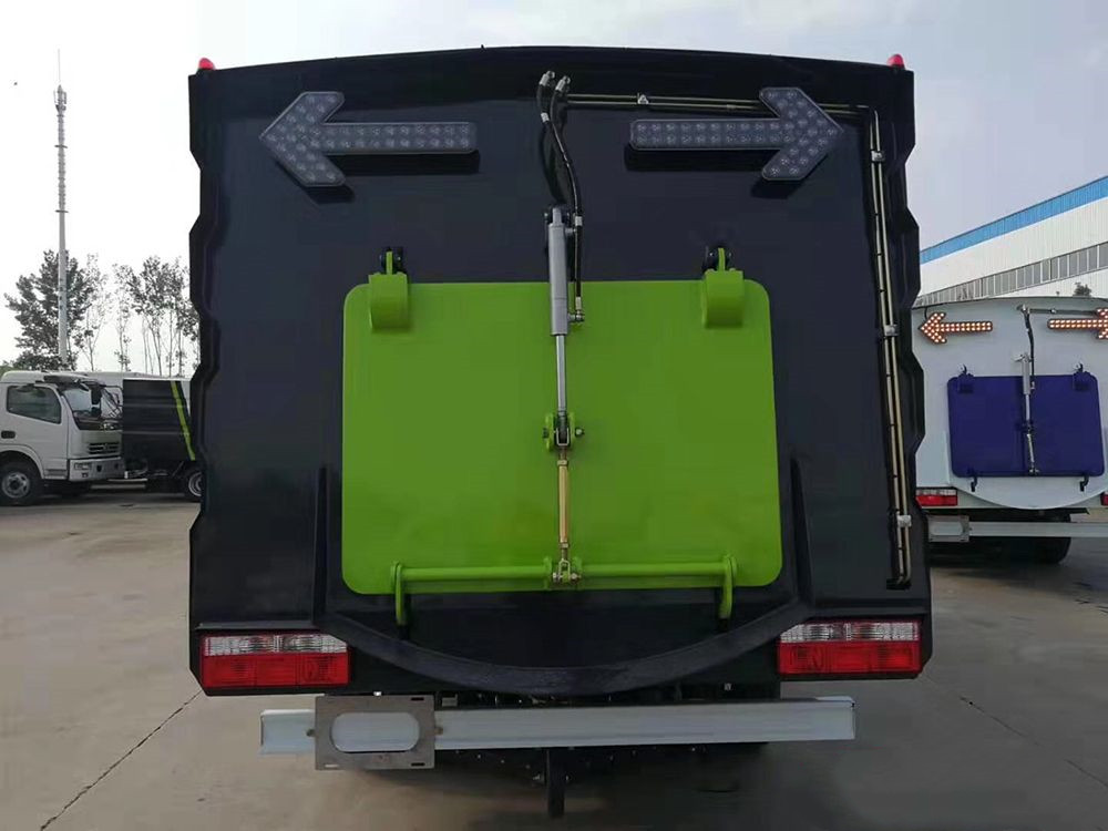 國六東風(fēng)小多利卡掃路車（5.5立方）